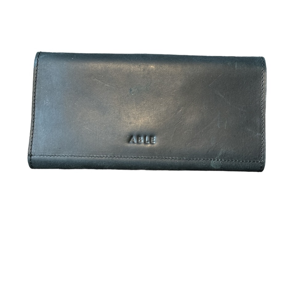 NWOT ABLE Debre Wallet in Black